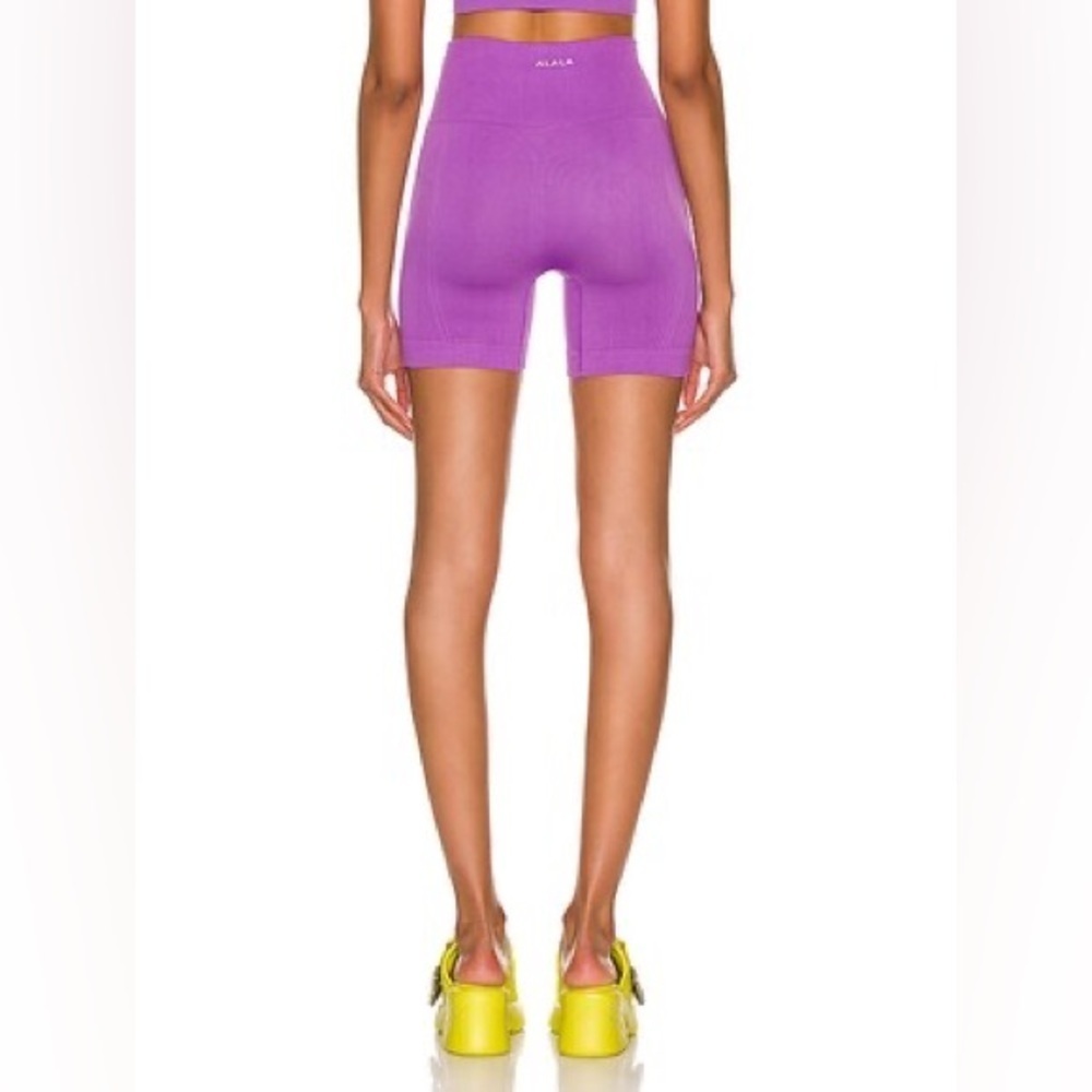 ALALA Seamless Rib Shorts - Picture 2 of 11